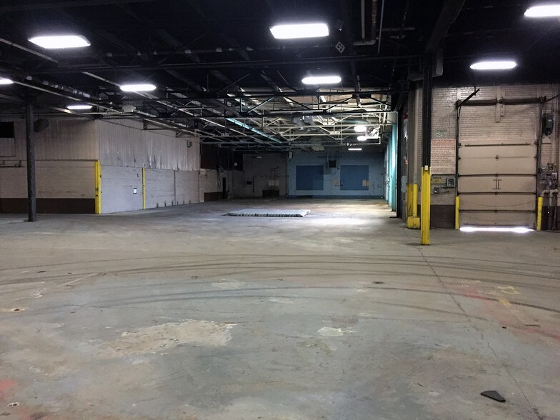 More Photos Of 403 N Main St, Niles Manufacturing For Sale