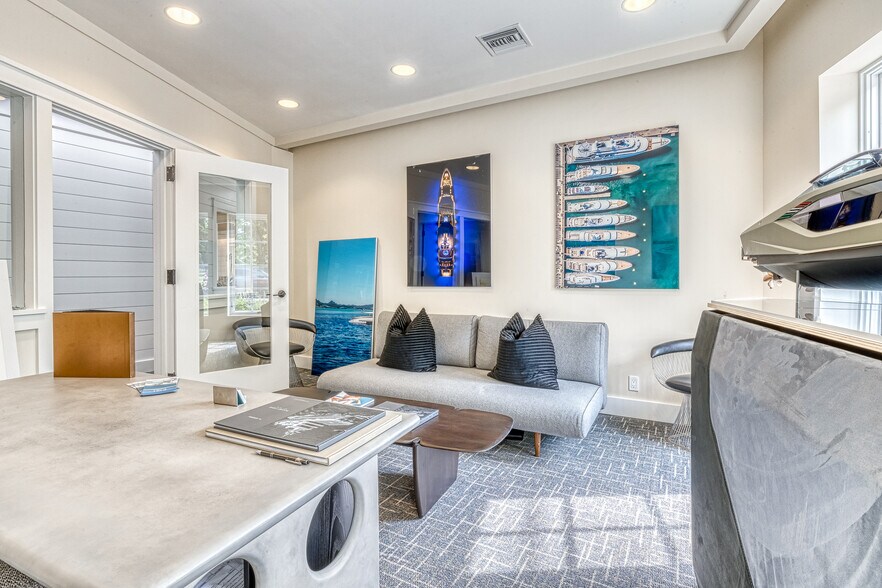 More Photos Of 126-130 N Main St, East Hampton Office For Lease