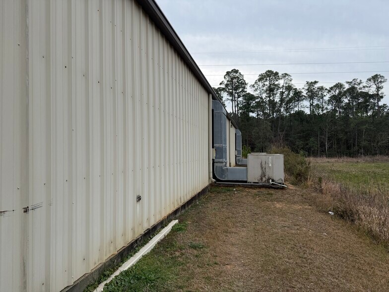 More Photos Of 14443 Creosote Rd, Gulfport Freestanding For Lease