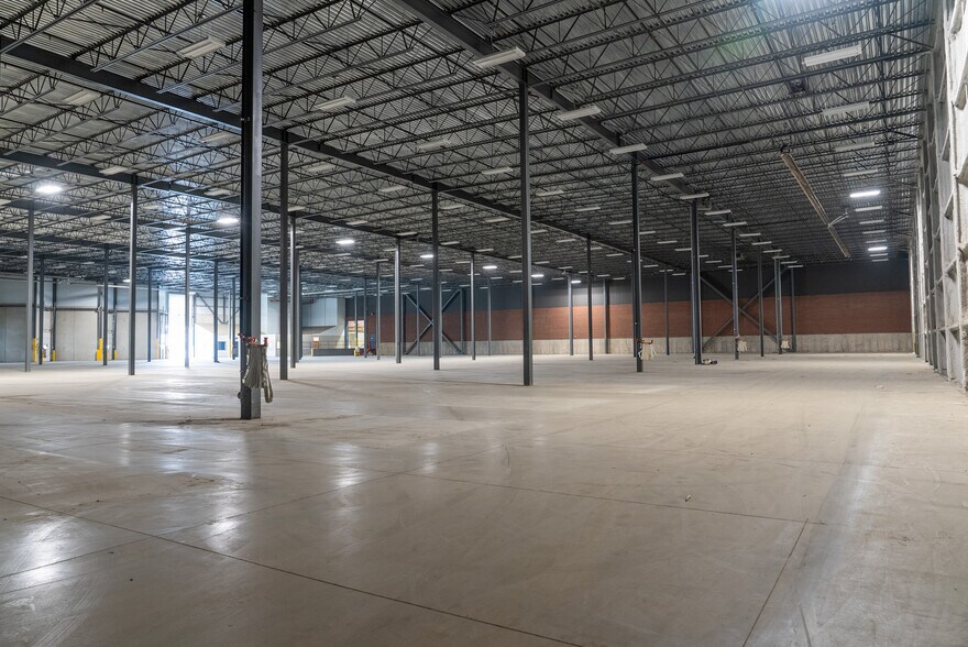 More Photos Of 3235 Rue Guénette, Montréal Warehouse For Lease