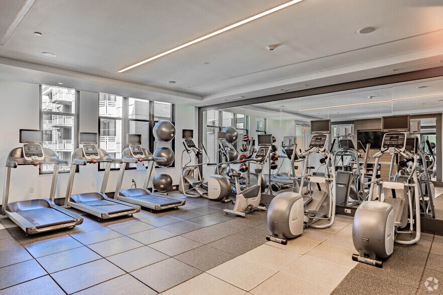 More Photos Of 7077 Woodmont Ave, Bethesda Apartments For Lease