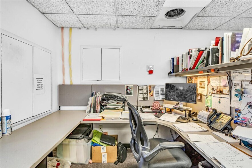 More Photos Of 1401 N Bailey Ln, Tucson Showroom For Sale