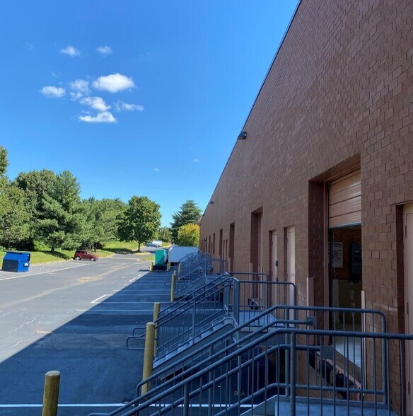More Photos Of 8560 Cinder Bed Rd, Lorton Light Distribution For Lease