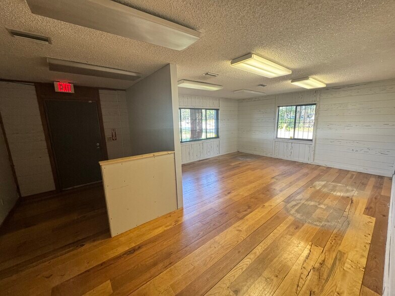 More Photos Of 1074 N Us-1, Ormond Beach Manufacturing For Lease