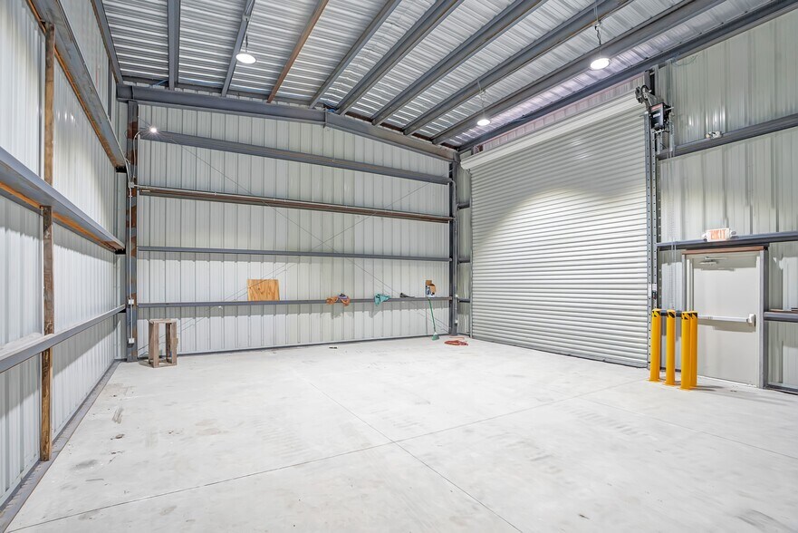More Photos Of 3295 Steel Rail Dr, Bunnell Warehouse For Lease