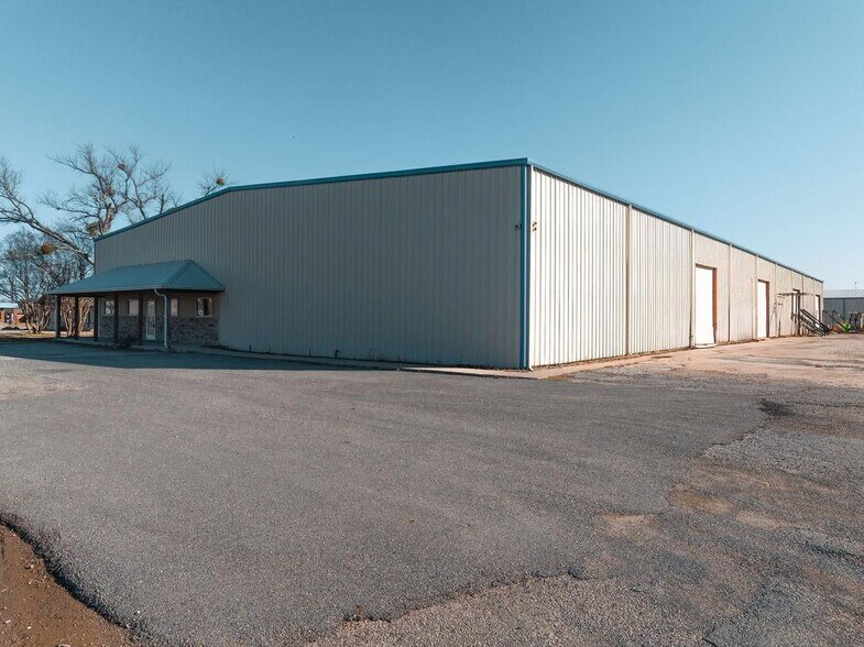 Primary Photo Of 2500 N Center St, Bonham Warehouse For Lease