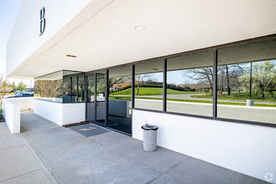 More Photos Of 140 Adams Ave, Hauppauge Medical For Lease