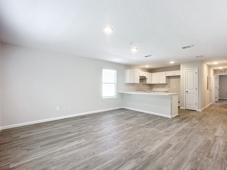 More Photos Of 6421 Breezy Oaks Way, Jacksonville Apartments For Sale