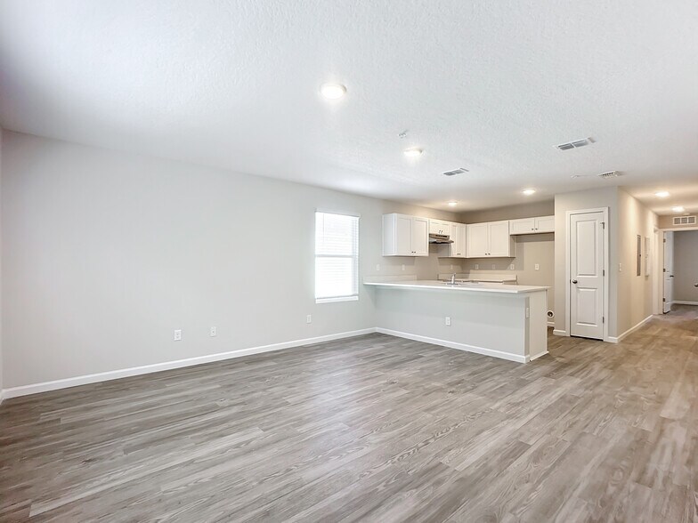 More Photos Of 6421 Breezy Oaks Way, Jacksonville Apartments For Sale