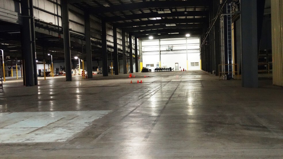 More Photos Of 2224 W College Ave, Normal Manufacturing For Lease