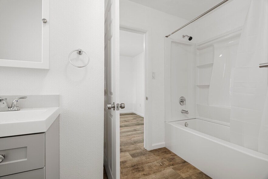 More Photos Of 19-37 Washington St, Bay, Bay Point Apartments For Sale