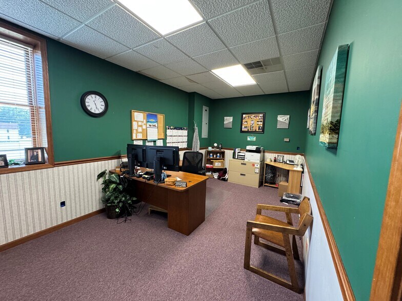 More Photos Of 503 S Main St, Nappanee Office For Sale