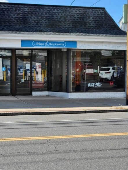 More Photos Of 1861-1863 Post Rd, Fairfield Freestanding For Lease