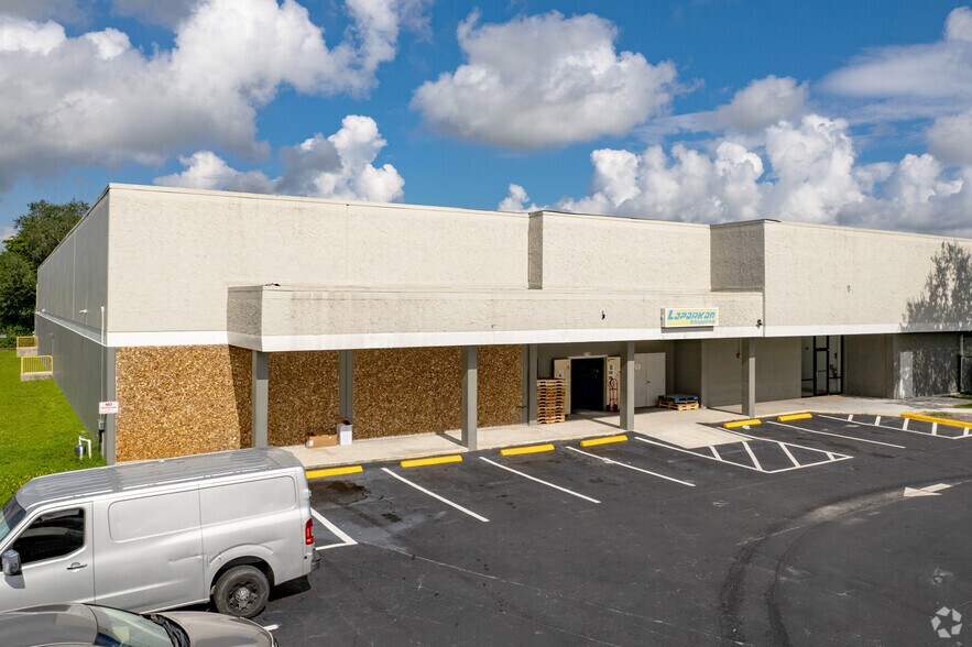 More Photos Of 5880 W Oakland Park Blvd, Lauderhill Unknown For Lease