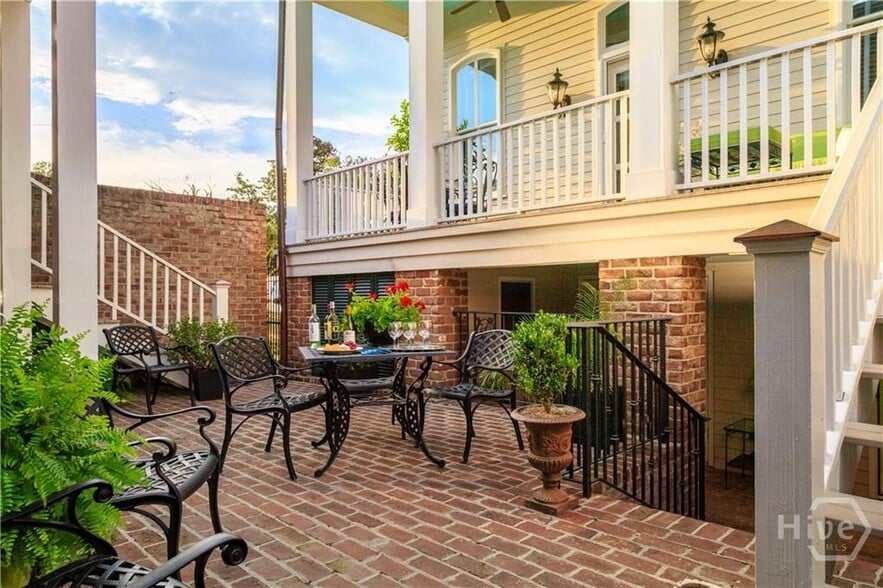 More Photos Of 109 W Liberty St, Savannah Hospitality For Sale