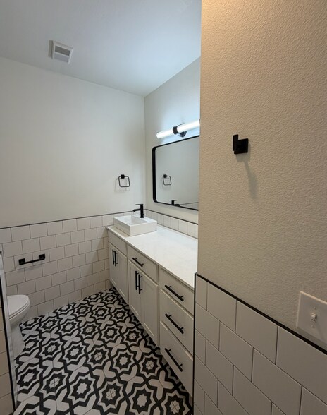 More Photos Of 6221 NE 82nd Ave, Portland Hotel For Sale