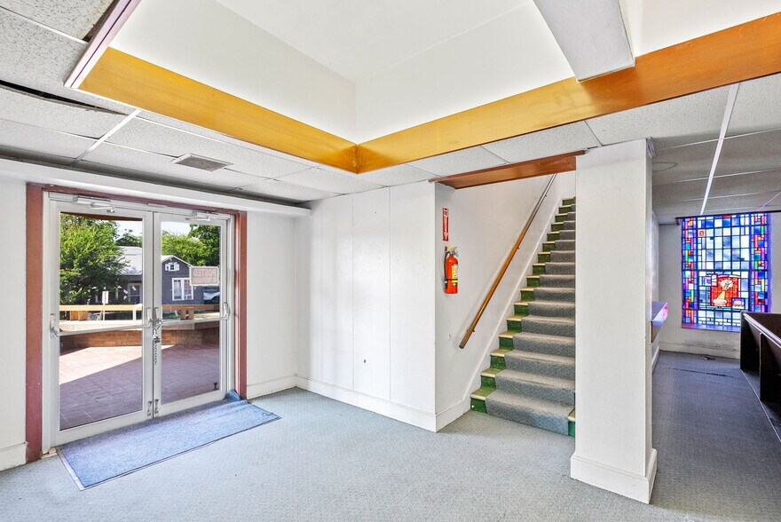 More Photos Of 1701 W Woodlawn Ave, San Antonio Religious Facility For Sale