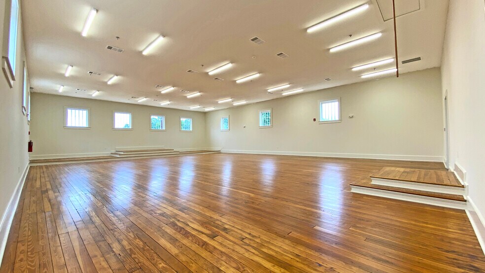More Photos Of 2324 Marietta Rd NW, Atlanta Loft Creative Space For Lease