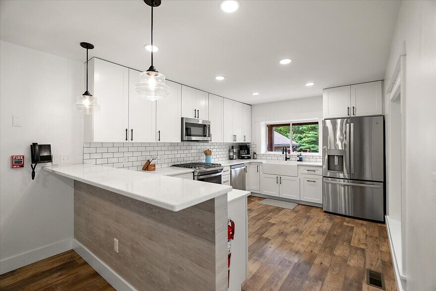 More Photos Of 3943 N Skookum Rd, Luther Hotel For Sale