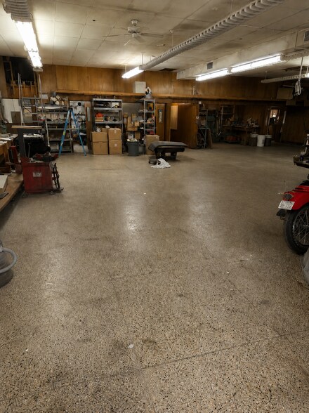 More Photos Of 405 W Washington St, Bloomington Flex For Sale