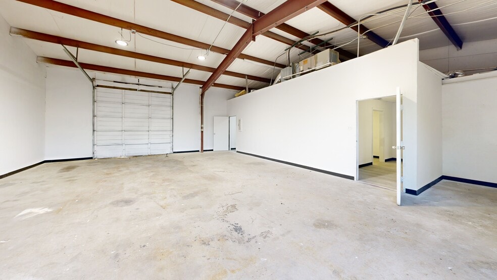 More Photos Of 5051 David Strickland Rd, Fort Worth Warehouse For Lease