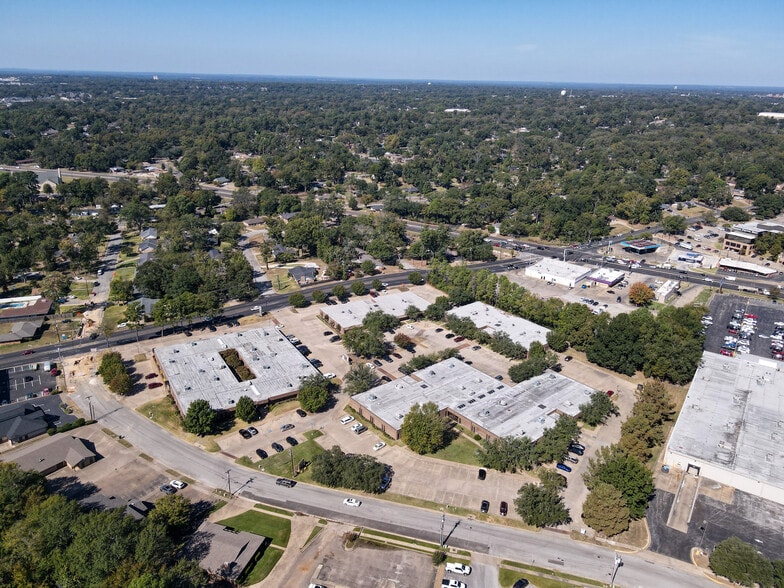 More Photos Of 3800 Paluxy Dr, Tyler Office For Lease