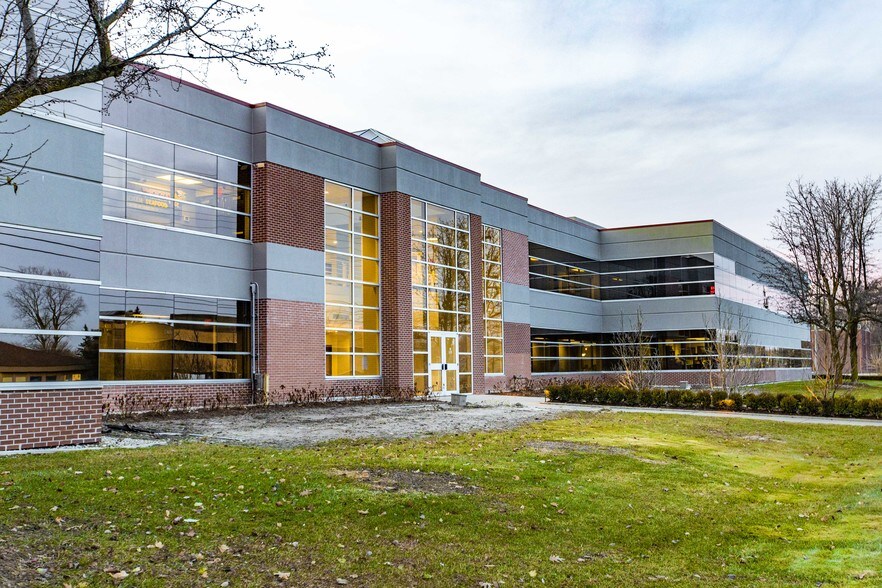 More Photos Of 30201 Orchard Lake Rd, Farmington Hills Office For Sale