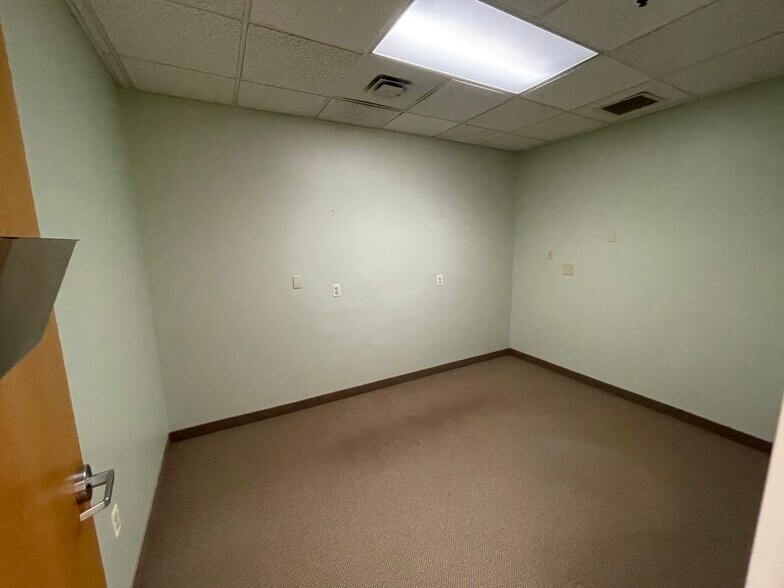 More Photos Of 299 Carew St, Springfield Medical For Sale