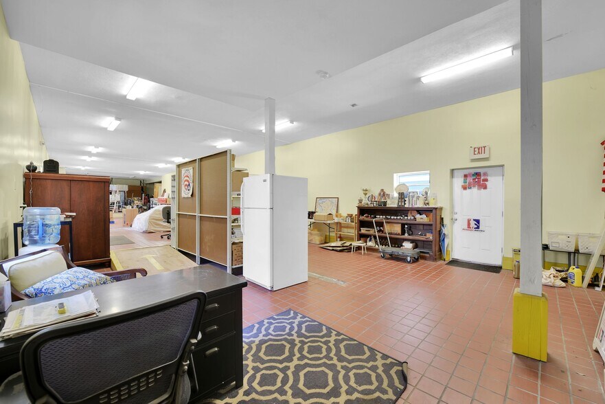 More Photos Of 228 N 2nd St, Fernandina Beach Warehouse For Lease