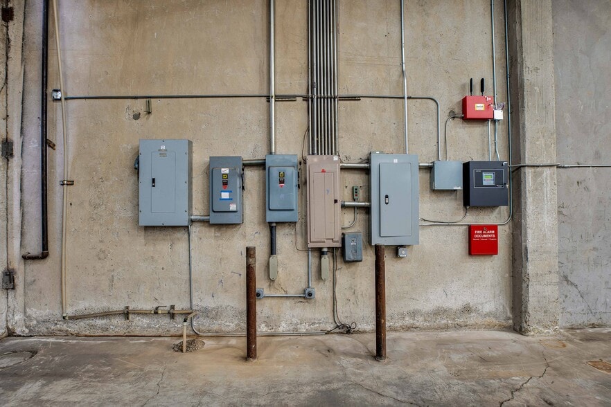 More Photos Of 3365 SE 17th Ave, Portland Warehouse For Lease