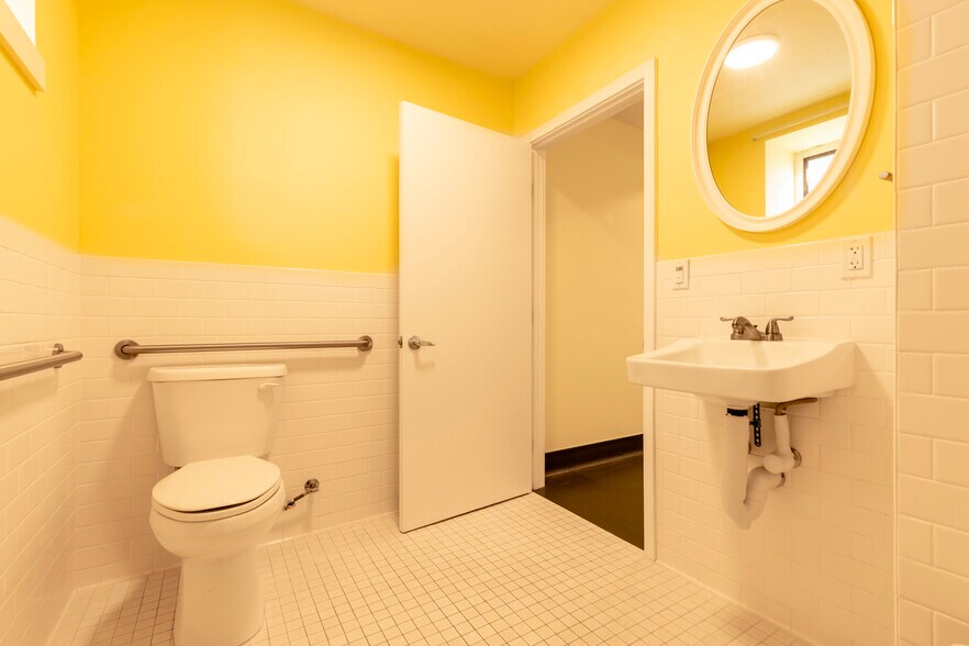 More Photos Of 2025 P St, Sacramento Office Residential For Lease