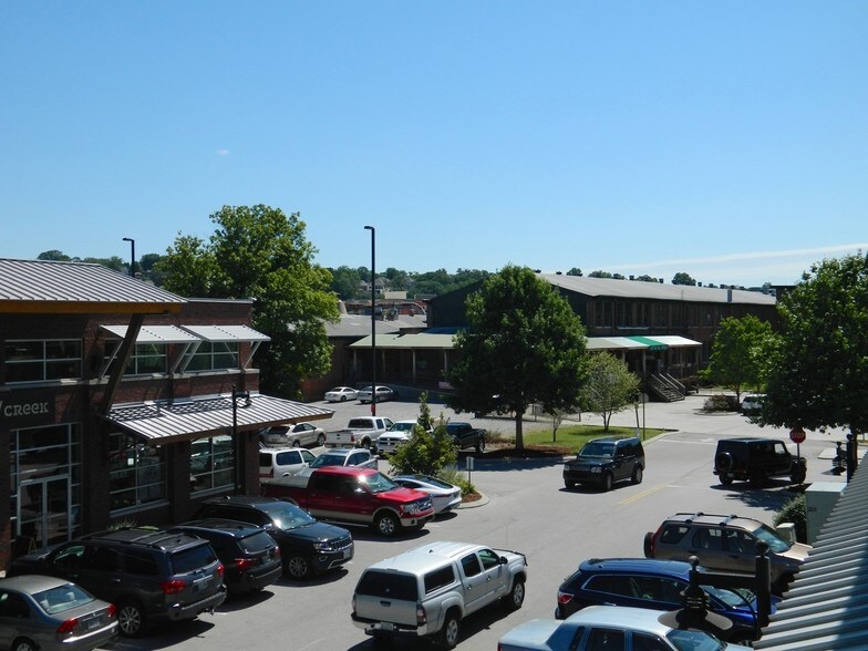More Photos Of 205 Manufacturers Rd, Chattanooga General Retail For Lease