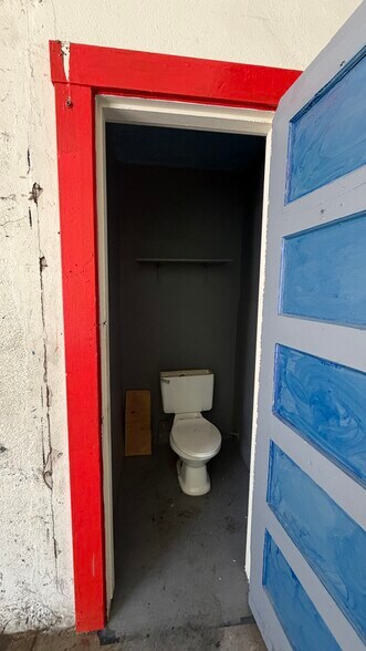 More Photos Of 3258 17th St, San Francisco Storefront Retail Residential For Lease