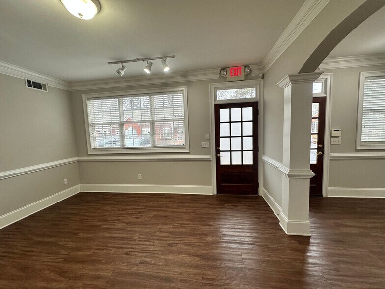 More Photos Of 327 Dahlonega St, Cumming Medical For Sale