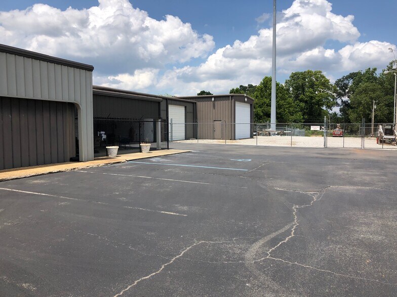 More Photos Of 2821 Avalon Ave, Muscle Shoals Warehouse For Lease