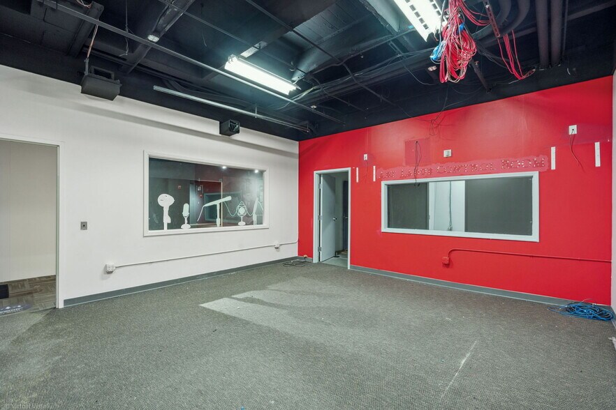 More Photos Of 360 N State St, Chicago General Retail For Sale