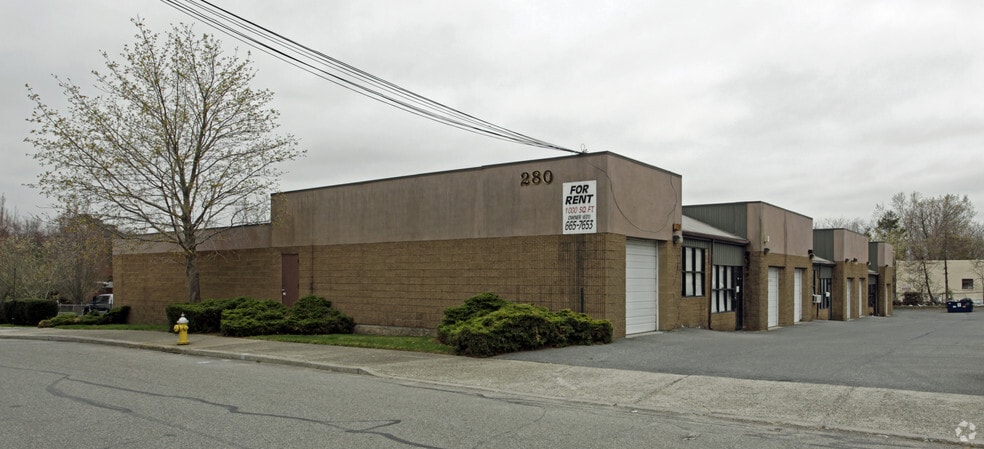 More Photos Of 280 Suburban Ave, Deer Park Warehouse For Lease