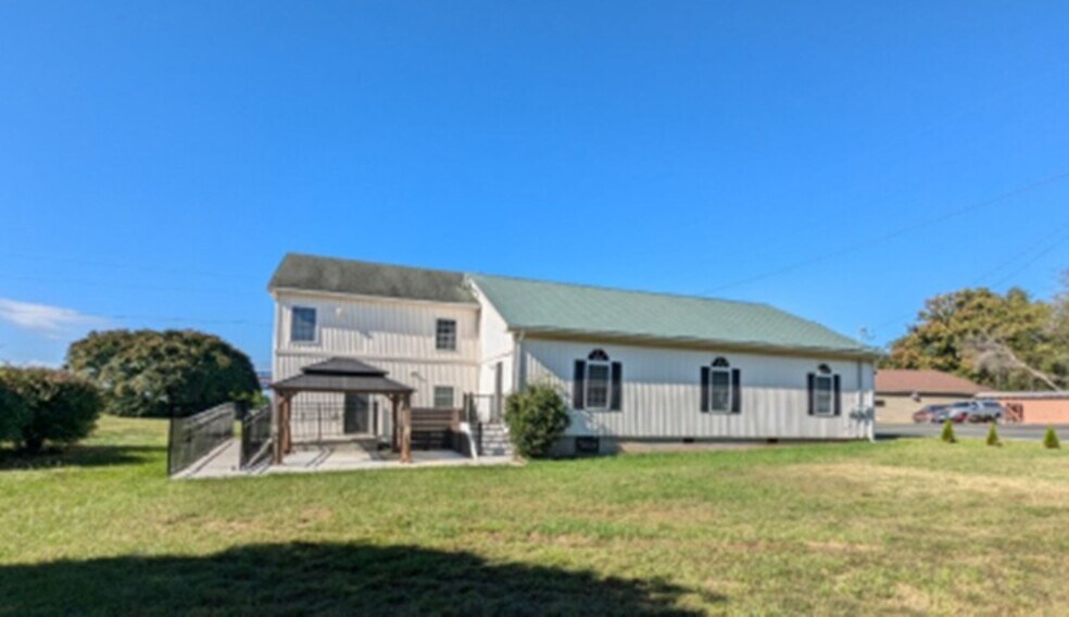 More Photos Of 168 Faulconerville Dr, Amherst Flex For Sale