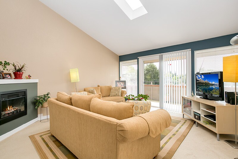 More Photos Of 12728 33rd Ave NE, Seattle Apartments For Sale