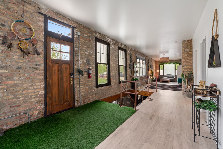 More Photos Of 2331 N Elston Ct, Chicago Industrial For Sale
