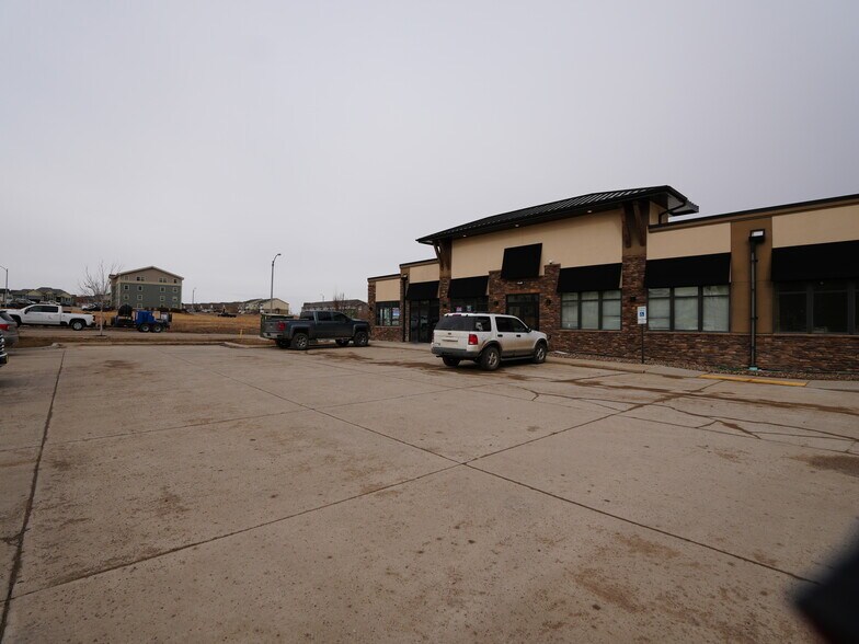 More Photos Of 3210 27th St W, Williston Office For Lease