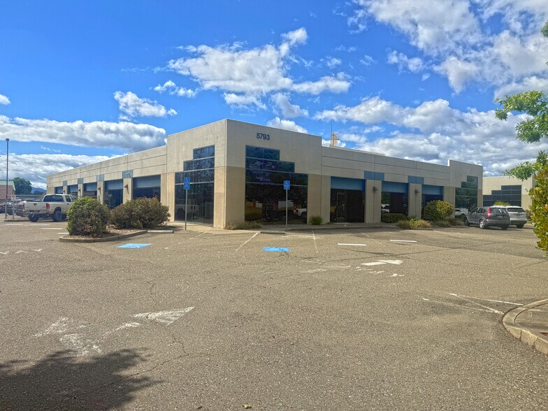 Primary Photo Of 5793 Skylane Blvd, Windsor Warehouse For Lease