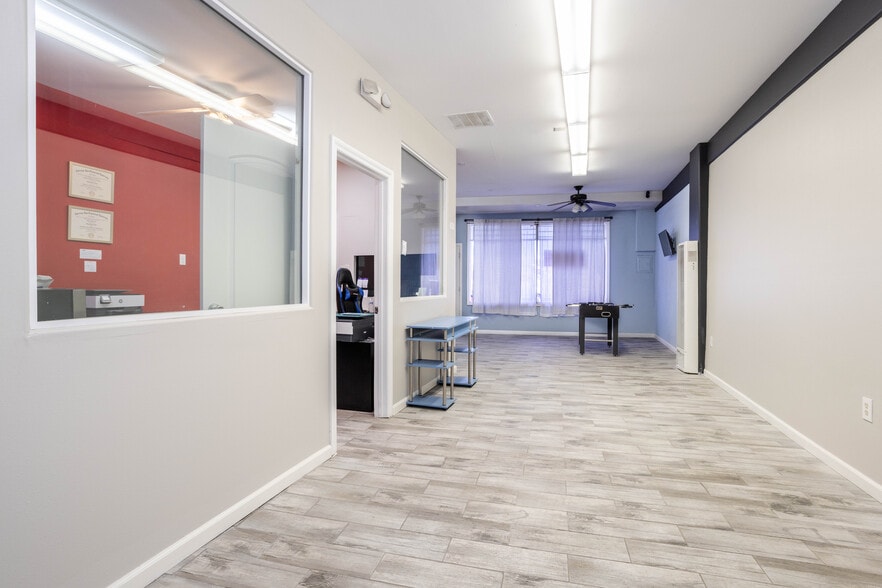 More Photos Of 38262 6th St E, Palmdale Storefront For Sale