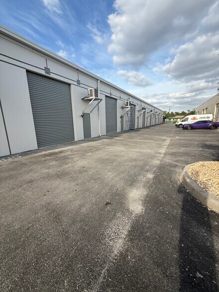 More Photos Of 17030 Alico Commerce Ct, Fort Myers Warehouse For Sale