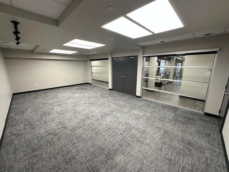 More Photos Of 3171 E Sunshine St, Springfield Office Residential For Lease