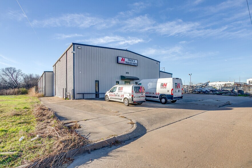 More Photos Of 2570 Berner St, Fort Worth Service For Lease