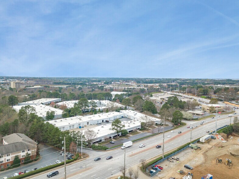 More Photos Of 120 Interstate N Pky E SE, Atlanta Light Distribution For Lease