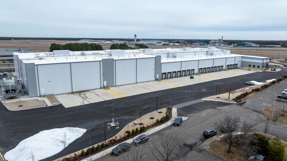 More Photos Of 2100 Smithtown Ave, Ronkonkoma Refrigeration Cold Storage For Lease