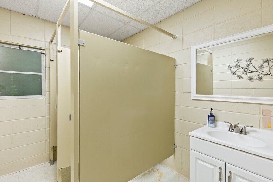 More Photos Of 1517 McCausland Ave, Saint Louis Specialty For Sale