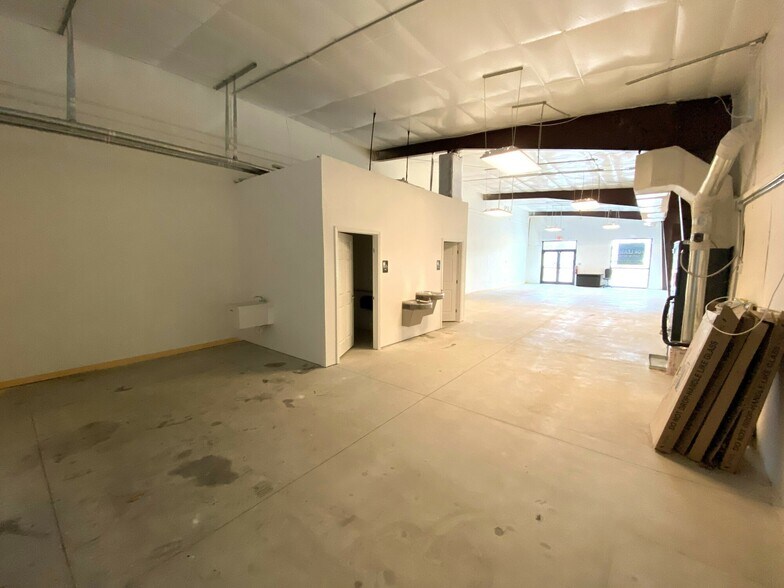 More Photos Of 3613 14th St W, Bradenton Storefront Retail Office For Sale